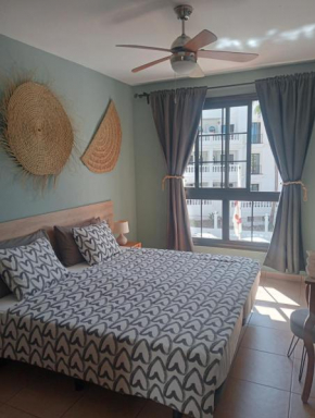 Greatly located apartment with heated pool, Los Cristianos